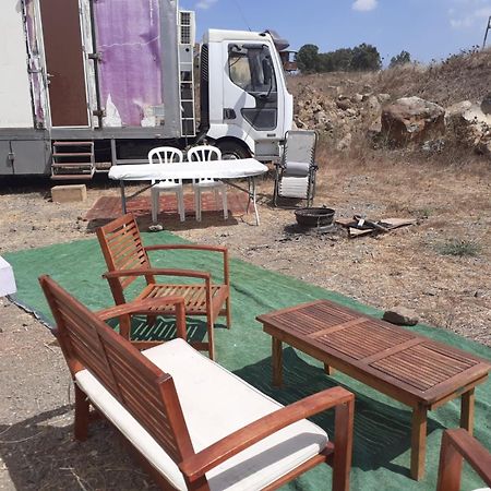 Luxury Caravan Truck In The Golan Heights Bruchim Qela' Alon Exteriör bild