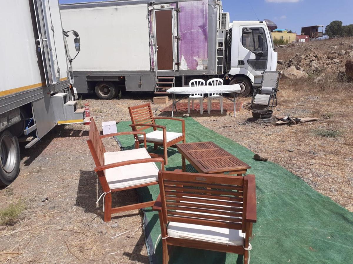 Luxury Caravan Truck In The Golan Heights Bruchim Qela' Alon Exteriör bild